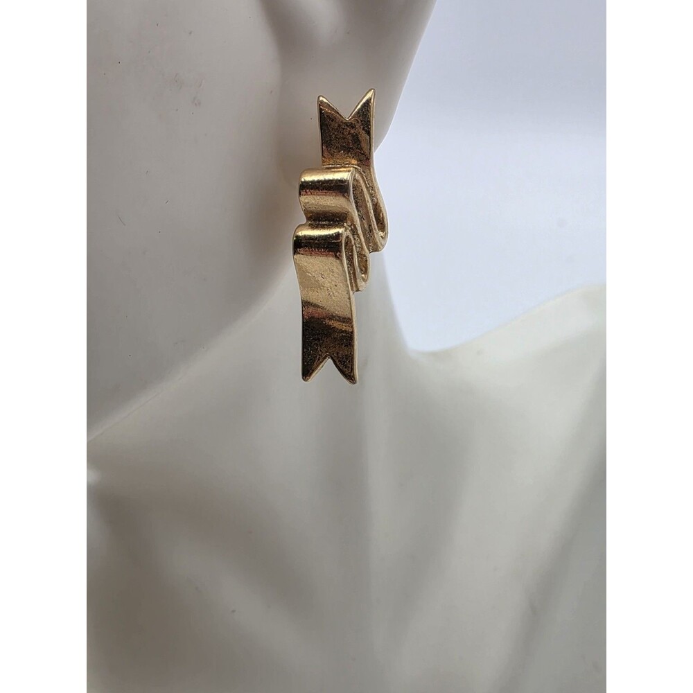 Metal Ribbon Goldtone Vintage Avon Pierced Earrings 1"